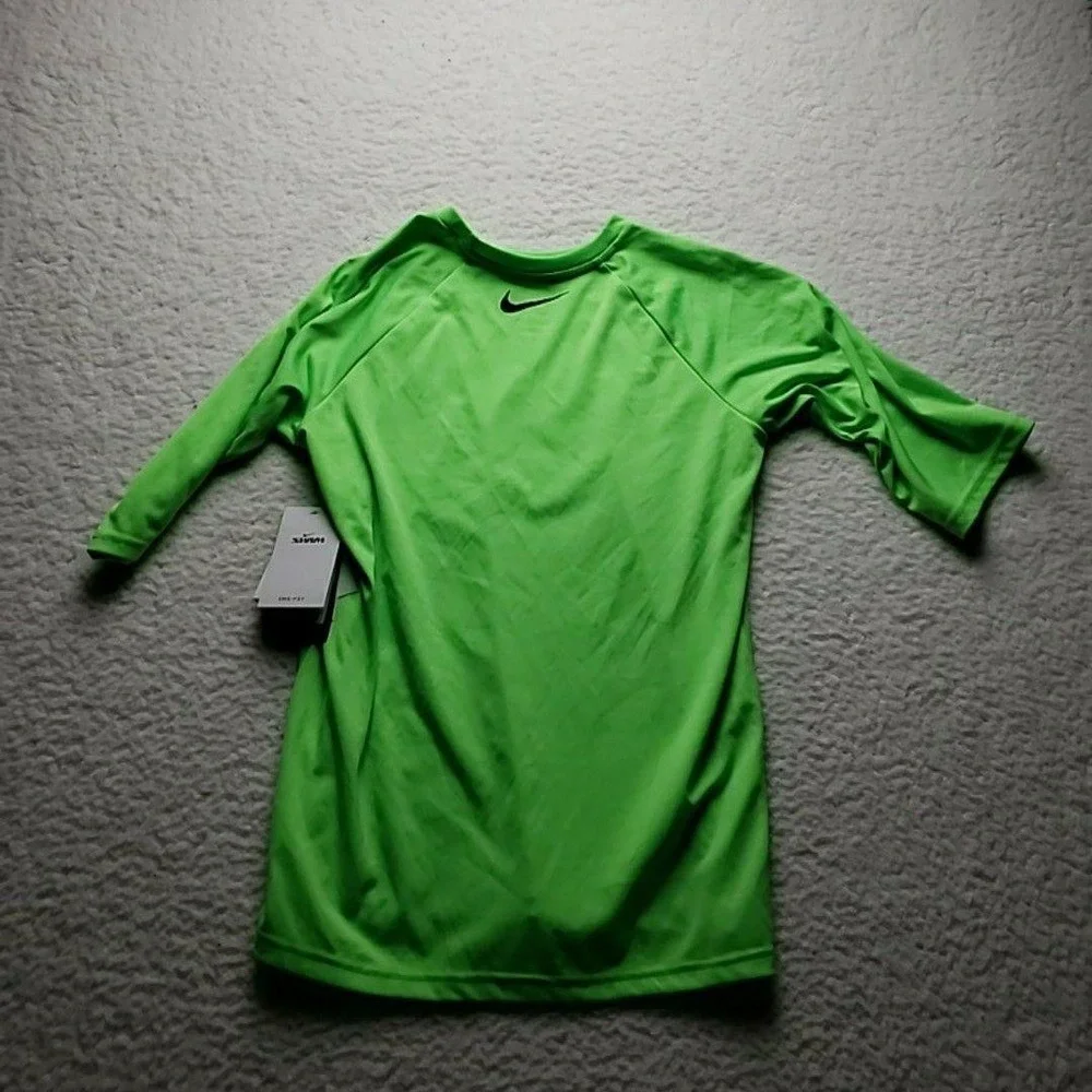Nike Rash Guard Youth XL Green Strike Dri-FIT 3/4 Sleeve Swim Shirt Logo